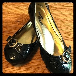 Black Shiny Flat Dress Shoe with Gold Buckle